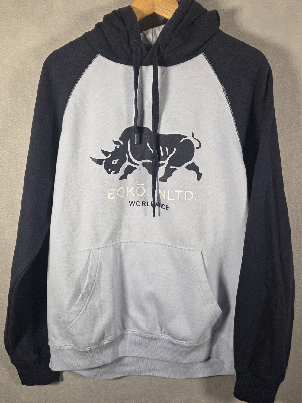 Raglan-sleeve Ecko Unltd pullover hoodie (T645)